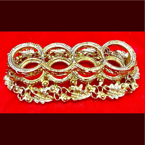 VTG LIPSTICK HOLDER MARKED “THE BUCKLERS”FOLIAGE GOLD METAL - Picture 1 of 7